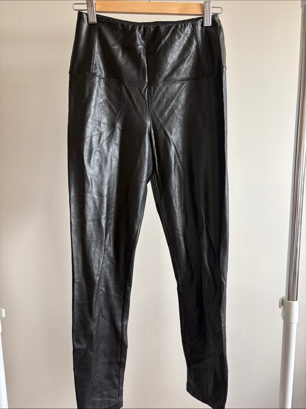 Wilfred Free Well-Worn High-Rise Black Faux Leather Leggings